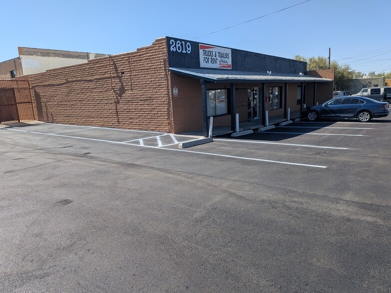 More Photos Of 2619 N Stone Ave, Tucson Freestanding For Lease