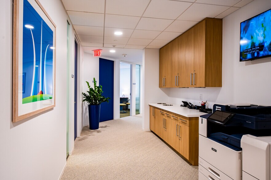 More Photos Of 1750 Tysons Blvd, McLean Coworking Space