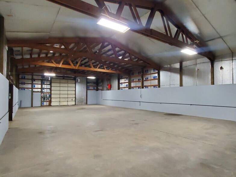 More Photos Of 1390 Commercial Way, Clarkston Manufacturing For Sale