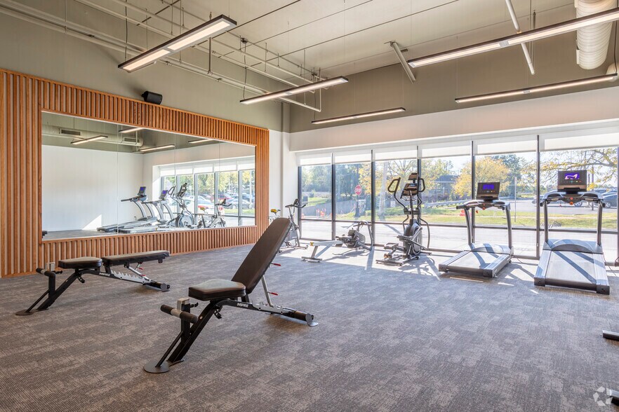 More Photos Of 4800 157th St, Oak Forest Apartments For Lease