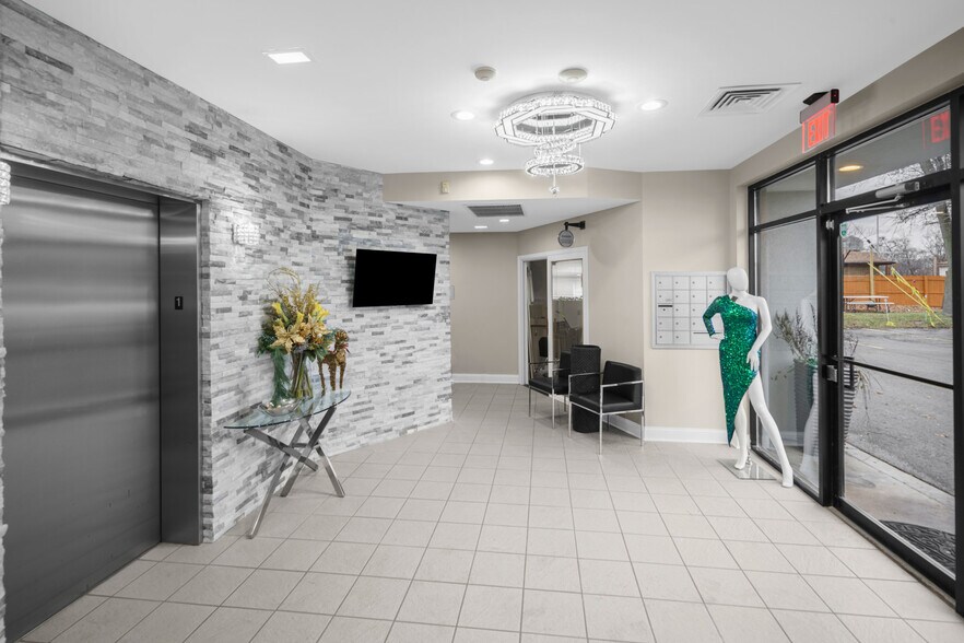 More Photos Of 1670 Willow Rd, Northfield General Retail For Sale