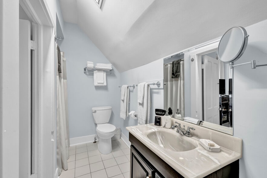 More Photos Of 412 S 3rd St, Wilmington Hospitality For Sale