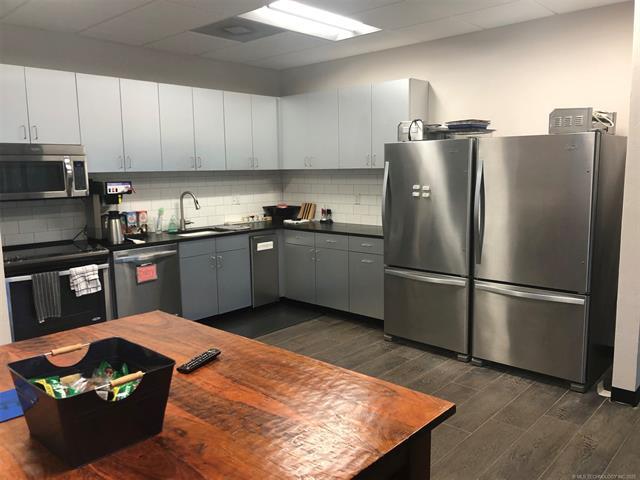 More Photos Of 7100 N Classen Blvd, Oklahoma City Office For Sale