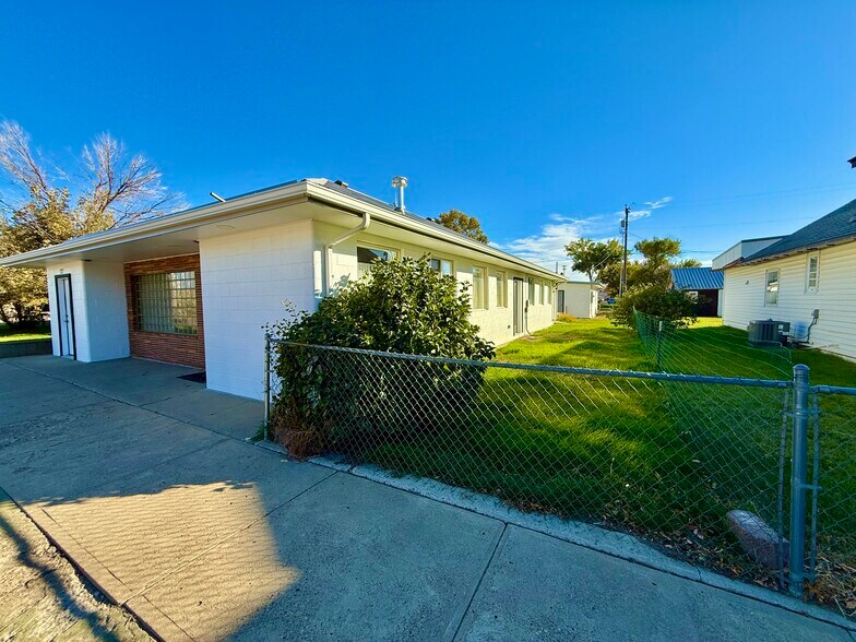 More Photos Of 127 Main St, Chester Office For Sale