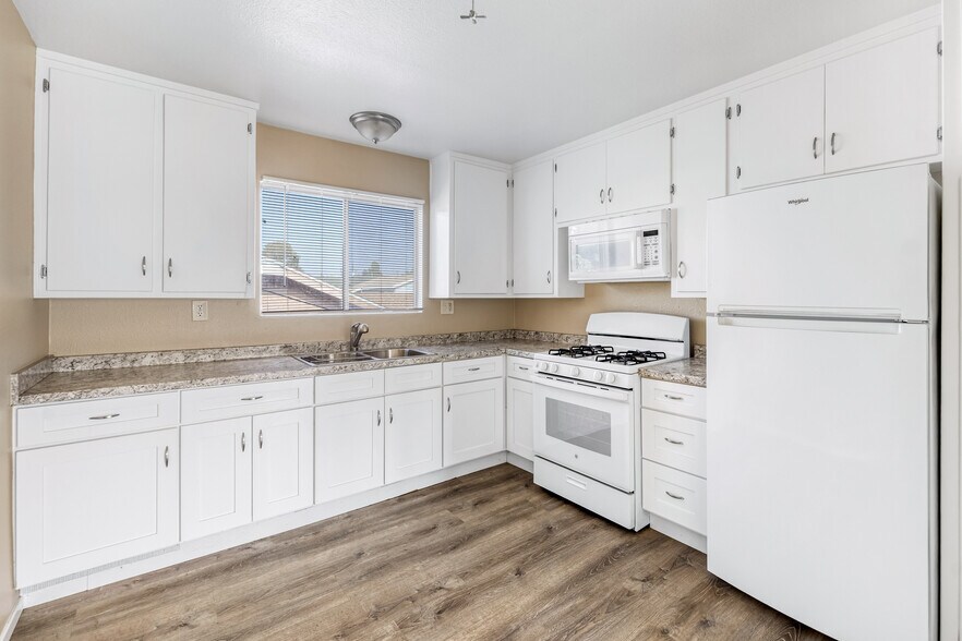 More Photos Of 1050 Gaviota Ave, Long Beach Apartments For Sale