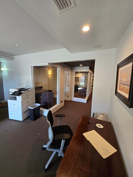 More Photos Of 2108 Airport Blvd, Mobile Office For Sale