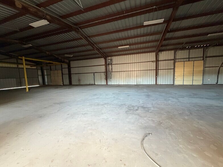 More Photos Of 105 Sunset Acres Ct, Granbury Industrial For Lease