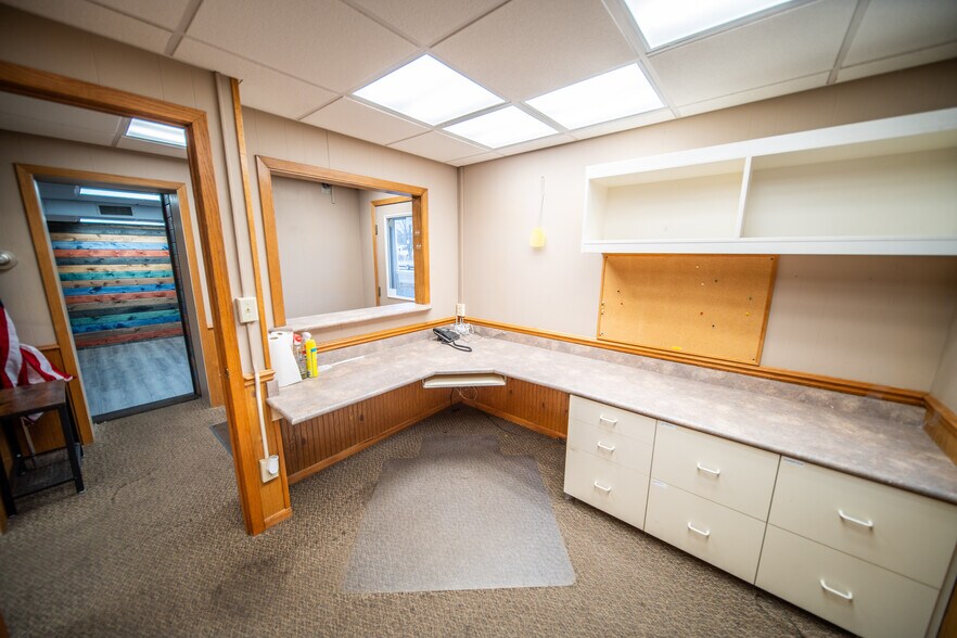 More Photos Of 1006 8th Ave SW, Austin Flex For Lease