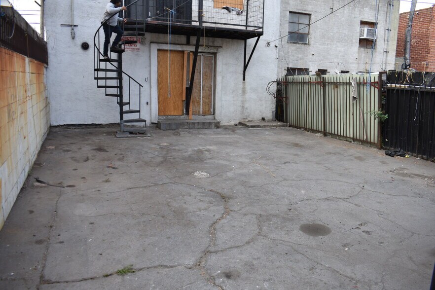 More Photos Of 5007-5009 W Adams Blvd, Los Angeles Storefront Retail Residential For Sale