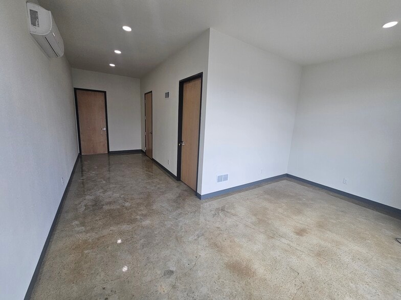 More Photos Of 6420 FM 1102, New Braunfels Unknown For Lease
