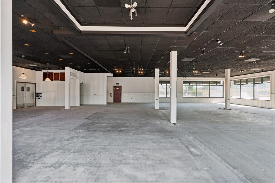 More Photos Of 1025 Magnolia Bluff Way SW, Darien Restaurant For Sale
