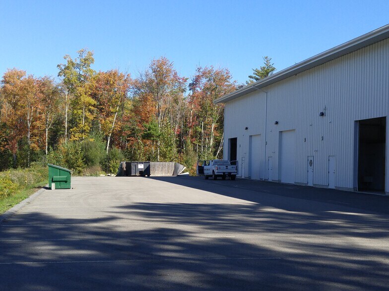 More Photos Of 99 Ledge Rd, Seabrook Warehouse For Lease