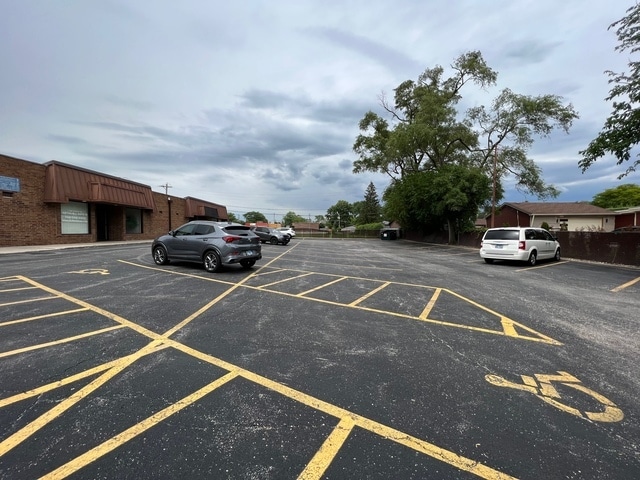 More Photos Of 9957-9959 S Roberts Rd, Palos Hills Medical For Lease