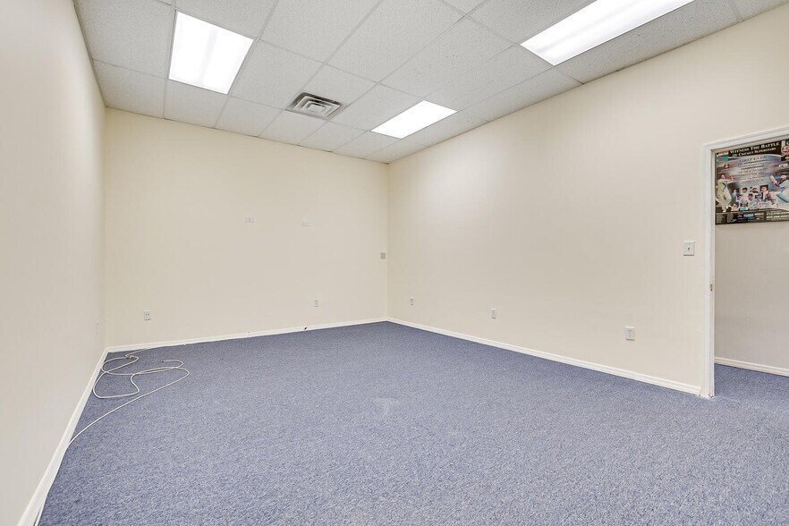 More Photos Of 22 Meridian Rd, Edison Medical For Sale