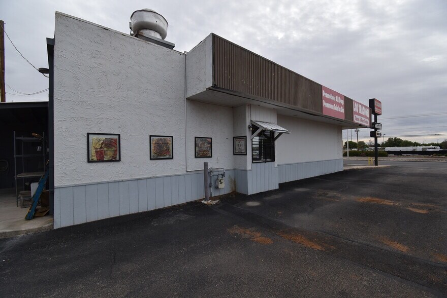 More Photos Of 9659 Dyer St, El Paso Freestanding For Lease