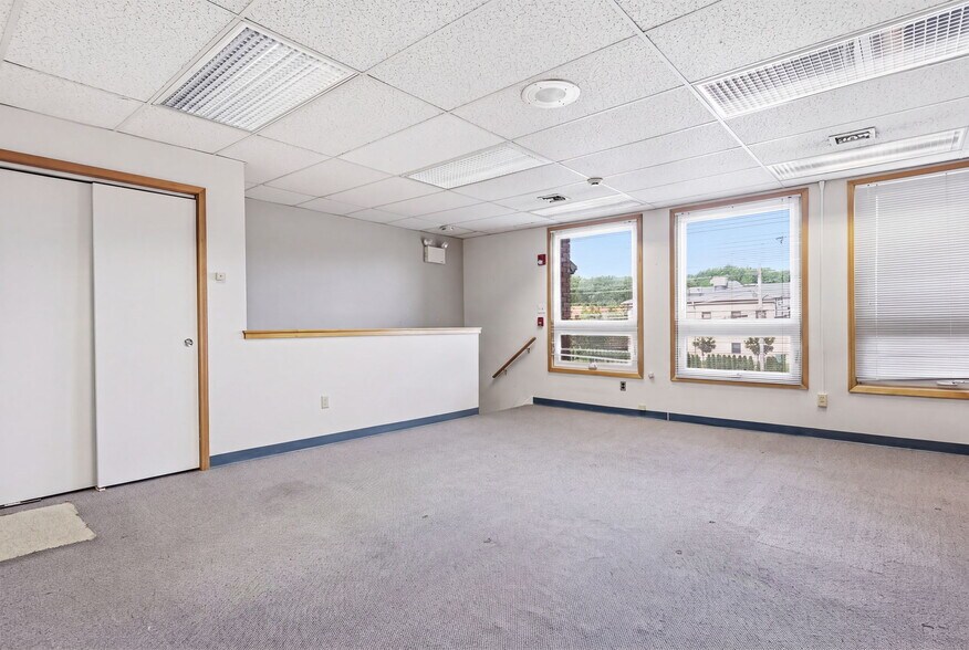 More Photos Of 1568 Woodbourne Rd, Levittown Office For Sale
