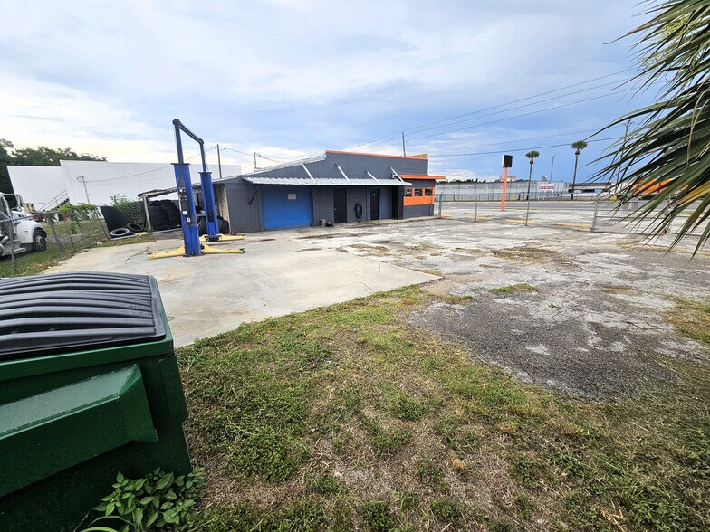 More Photos Of 15217 US 301, Dade City Office For Sale