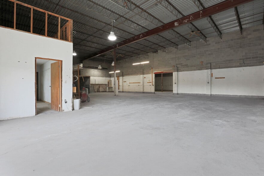 More Photos Of 800-850 Reynolds Ave, Columbus Warehouse For Lease