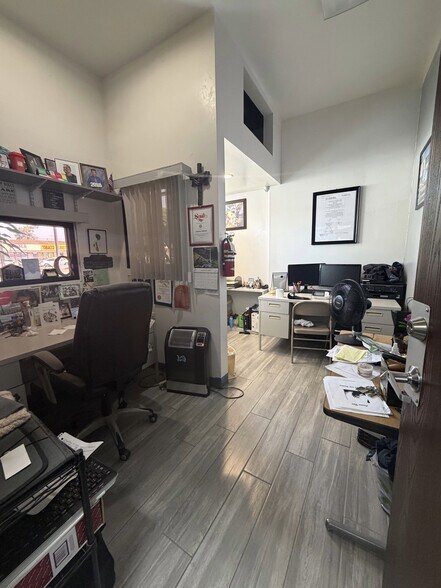 More Photos Of 1036 E Compton Blvd, Compton Storefront Retail Office For Lease
