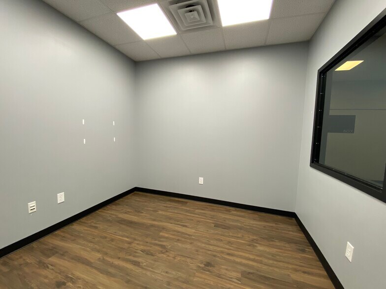 More Photos Of 2221 John Williams Blvd, Bedford Office For Sale