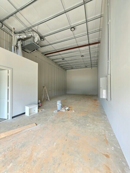 More Photos Of 14535 Lake Business Dr, Conroe Warehouse For Sale