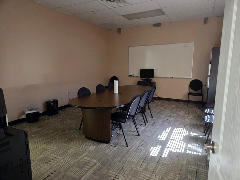 More Photos Of 1070-1072 E Brandon Blvd, Brandon Medical For Lease