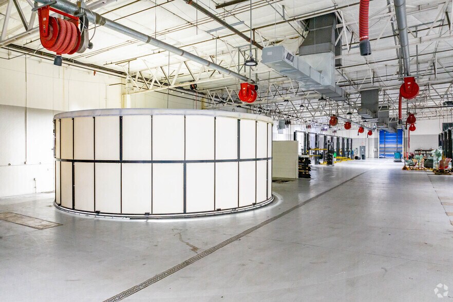 More Photos Of 4636 N Dale Mabry Hwy, Tampa Auto Dealership For Lease