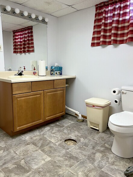 More Photos Of 1102 D St, Fairbury Specialty For Sale