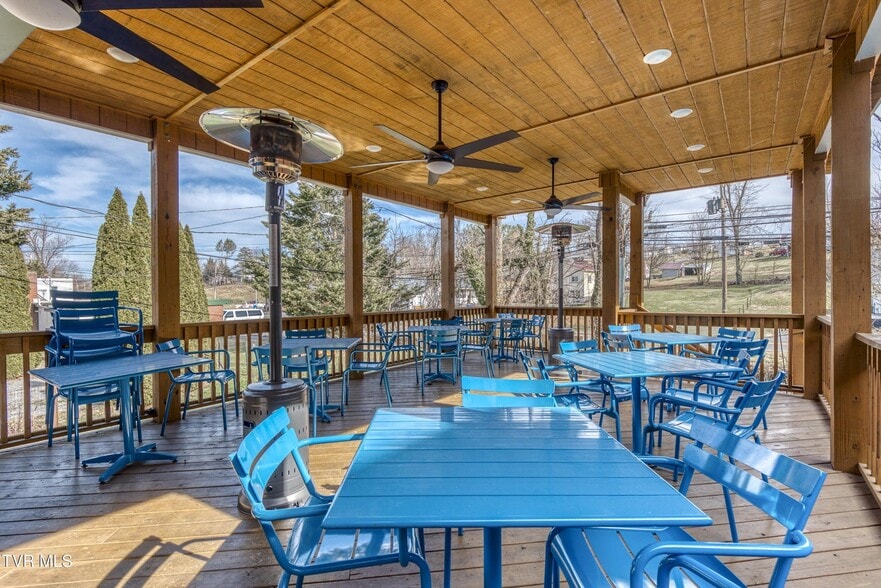 More Photos Of 139 Town Square St, Glade Spring Restaurant For Sale
