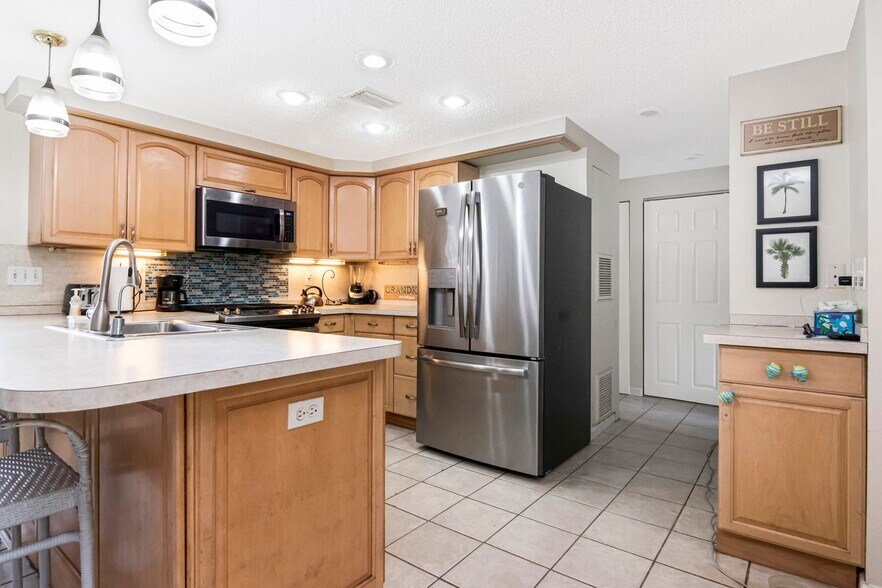 More Photos Of 10532 67th Ave, Seminole Specialty For Sale