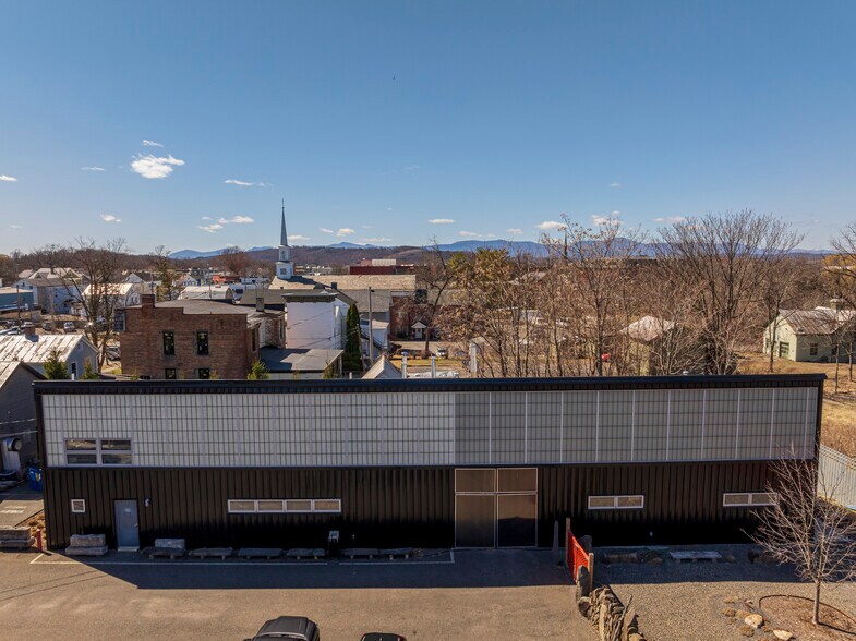 More Photos Of 78 Green St, Hudson Freestanding For Sale