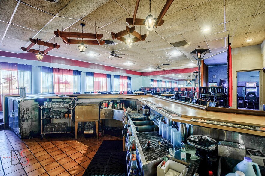 More Photos Of 2414 IL-23, Streator Flex For Sale