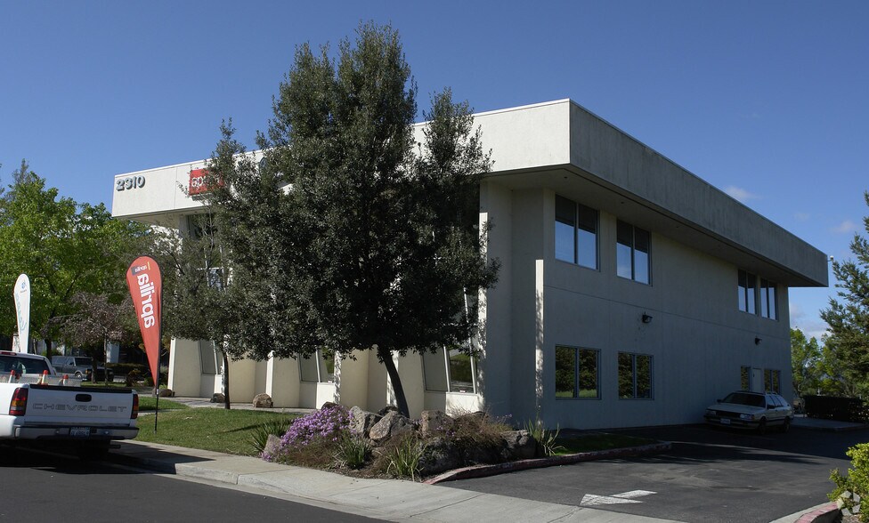 More Photos Of 2310 Nissen Dr, Livermore Showroom For Lease