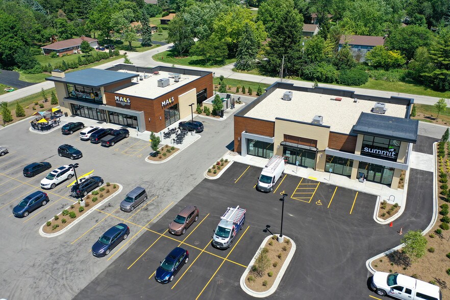 More Photos Of 1000 S Moorland Rd, Brookfield Storefront For Lease