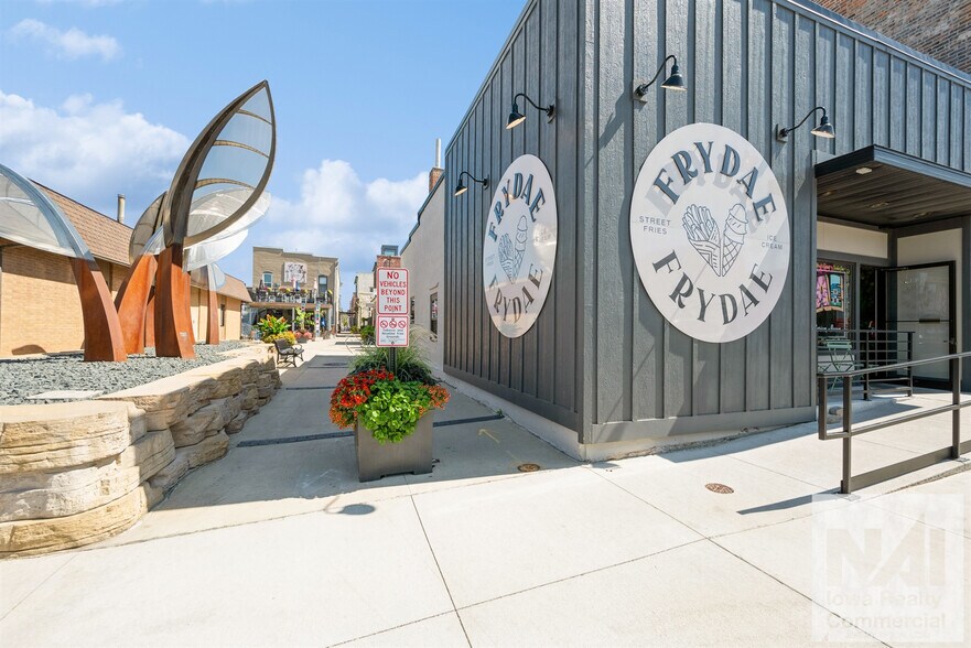 More Photos Of 1000-1030 7th Ave, Marion Freestanding For Lease