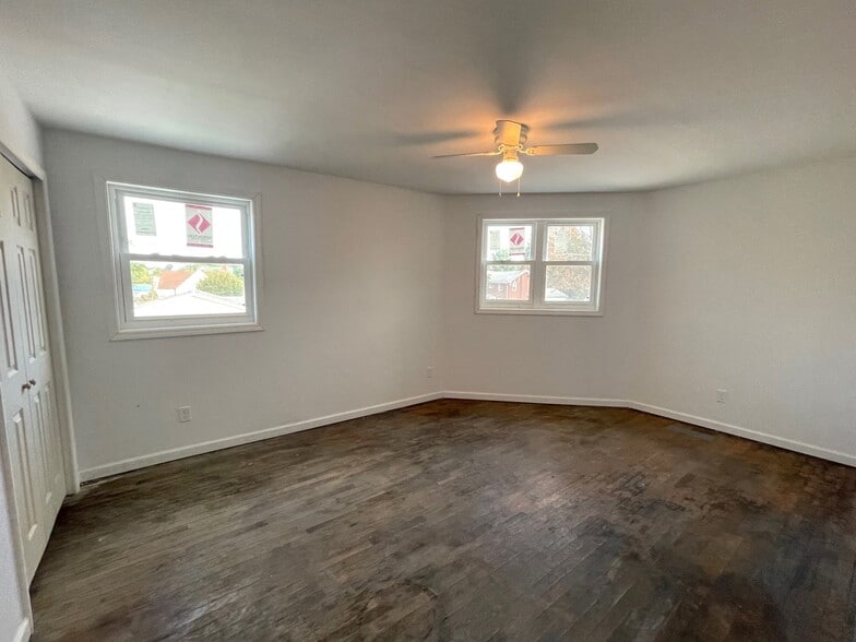 More Photos Of 2627 Waynesburg Dr SE, Canton Storefront Retail Residential For Sale