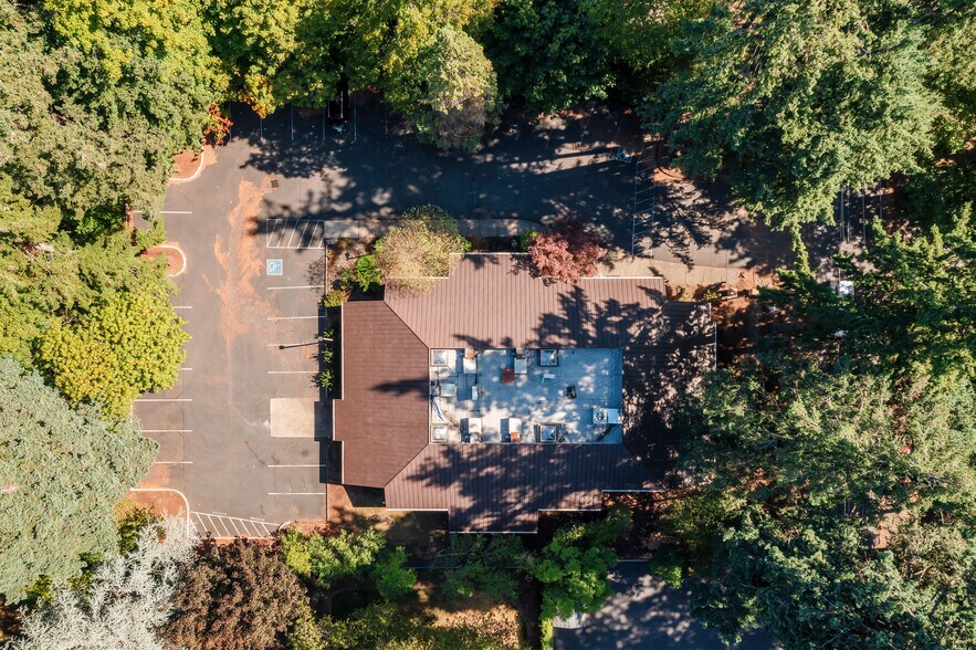 More Photos Of 4309 SW Oakridge Rd, Lake Oswego Medical For Sale