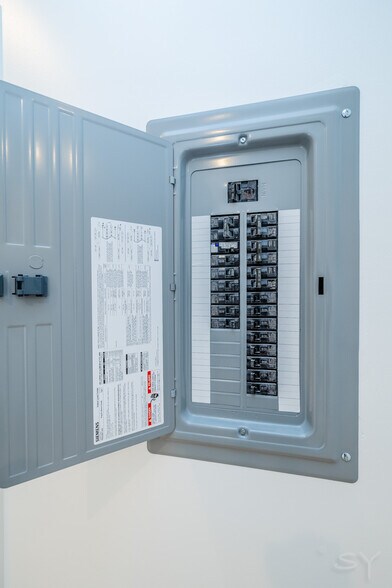 More Photos Of 6050 Eberhart ave, Chicago Apartments For Sale