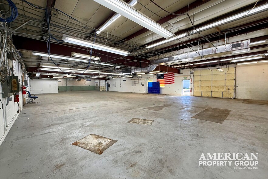 More Photos Of 6055 Porter Way, Sarasota Warehouse For Lease