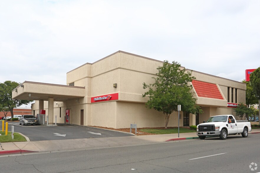 More Photos Of 180 N Redington St, Hanford Bank For Lease