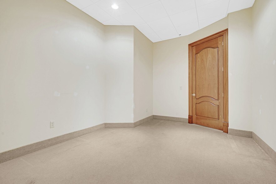 More Photos Of 1386 US Highway 22, Lebanon Unknown For Lease