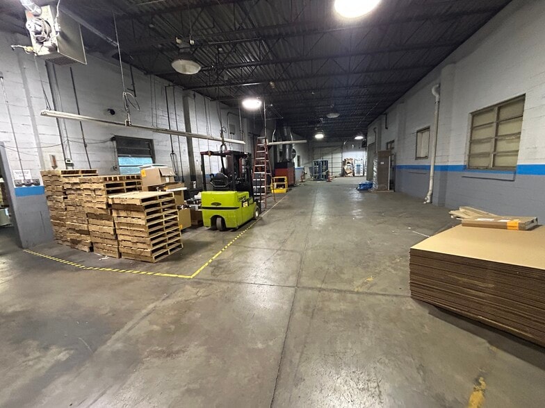 More Photos Of 600 N Irwin St, Dayton Manufacturing For Lease