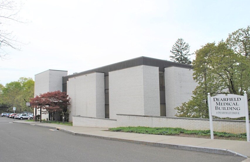 More Photos Of 4 Dearfield Dr, Greenwich Medical For Lease