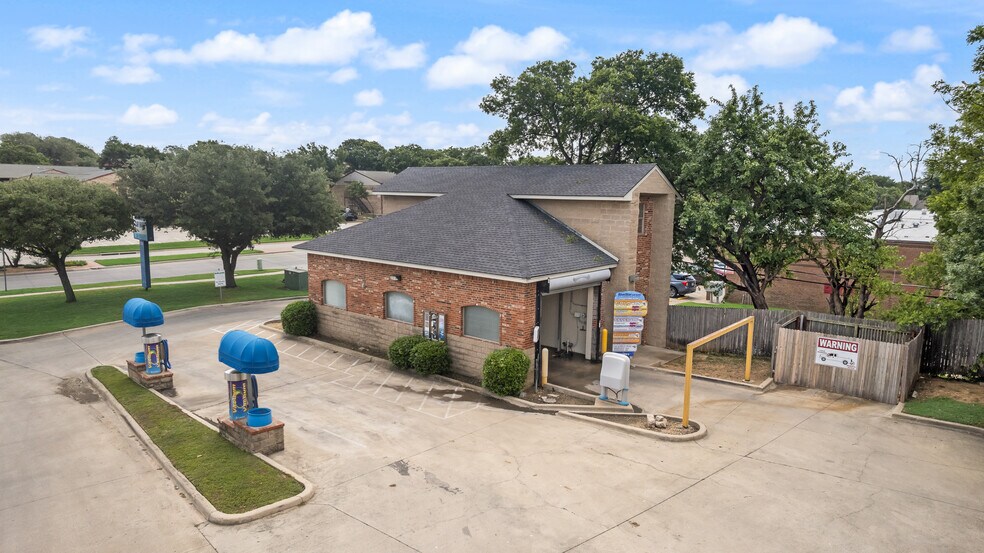 More Photos Of 1704 Teasley Ln, Denton Specialty For Sale