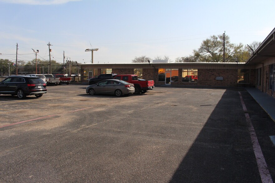 More Photos Of 1301-1309 Sandy Ln, Baytown General Retail For Sale