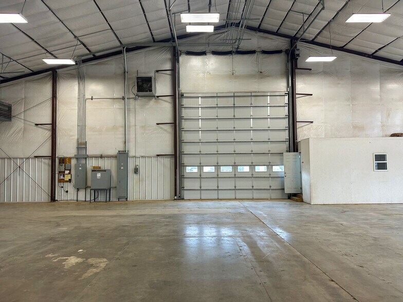 More Photos Of 5066 Owan Industrial Park Dr, Williston Warehouse For Lease