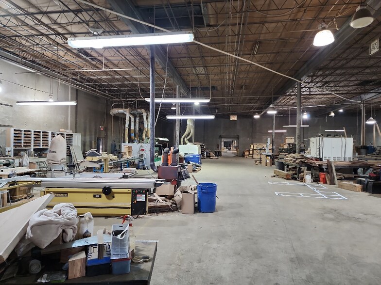 More Photos Of 866 River Rd, Valley Manufacturing For Sale