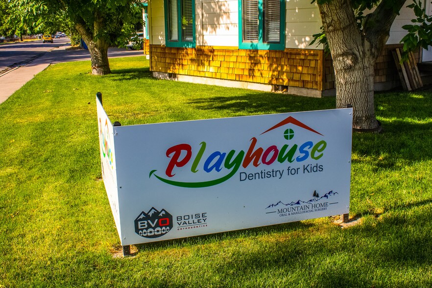 More Photos Of 125 S 10th, Mountain Home Medical For Sale