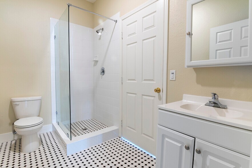 More Photos Of 1703 Toberman St, Los Angeles Apartments For Sale