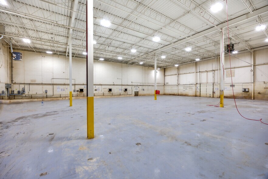 More Photos Of 55 Esandar Dr, Toronto Warehouse For Sale